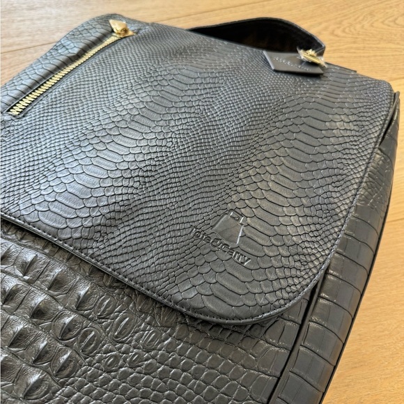 Tote&Carry Black Apollo 2 Croc-Embossed Leather Handbag Backpack NWOT